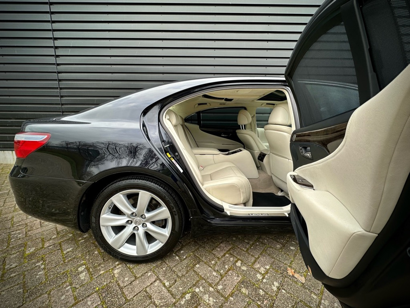 Foto van Lexus Lexus Ls600hl
