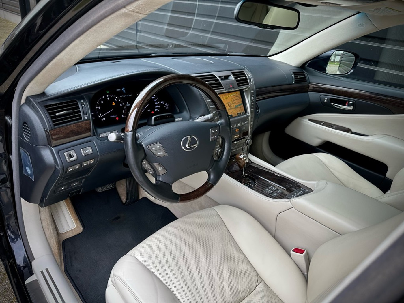 Foto van Lexus Lexus Ls600hl