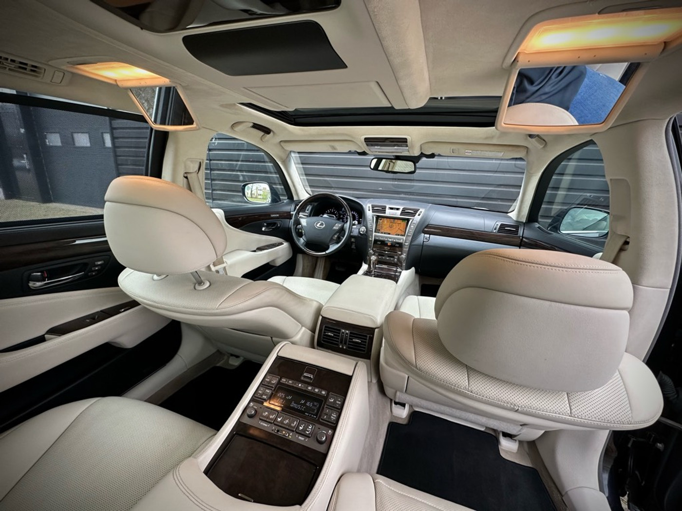 Foto van Lexus Lexus Ls600hl