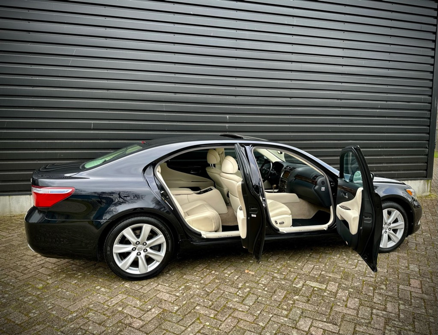 Foto van Lexus Lexus Ls600hl