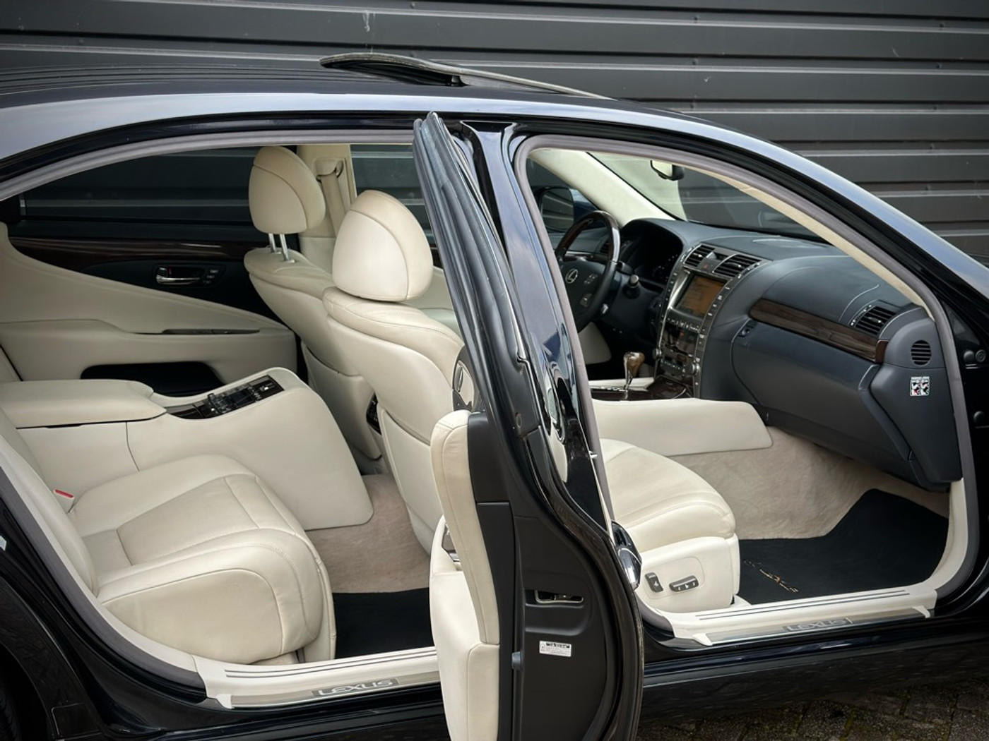 Foto van Lexus Lexus Ls600hl