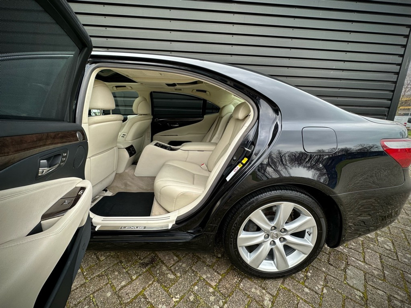 Foto van Lexus Lexus Ls600hl