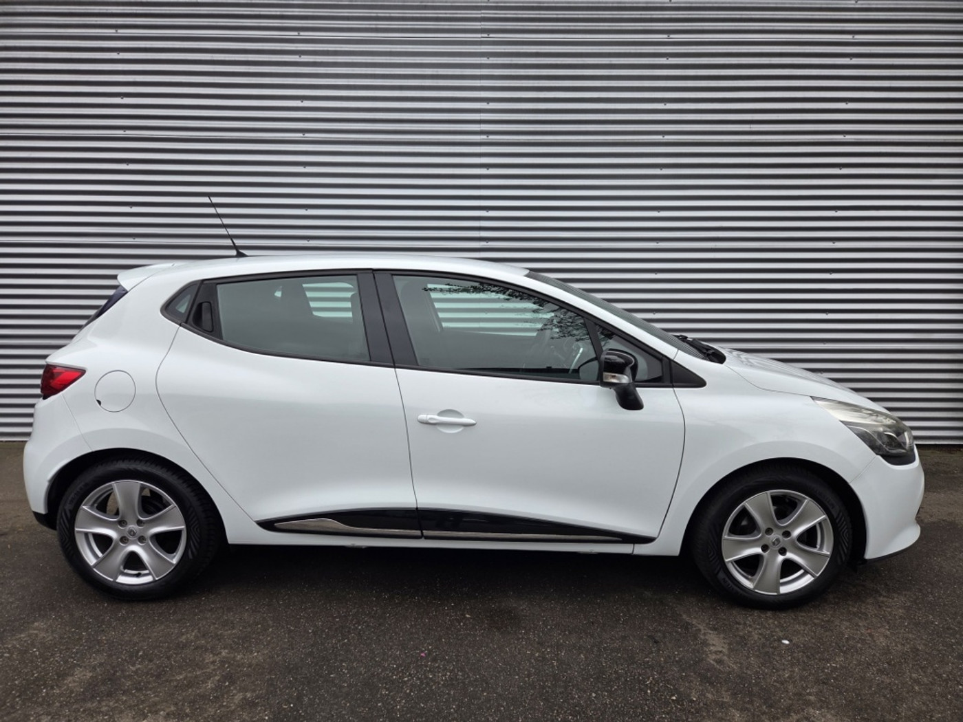 Renault Clio 1.2 Collection  Multi media, Cruise control, LM velgen 2015 - voorkant