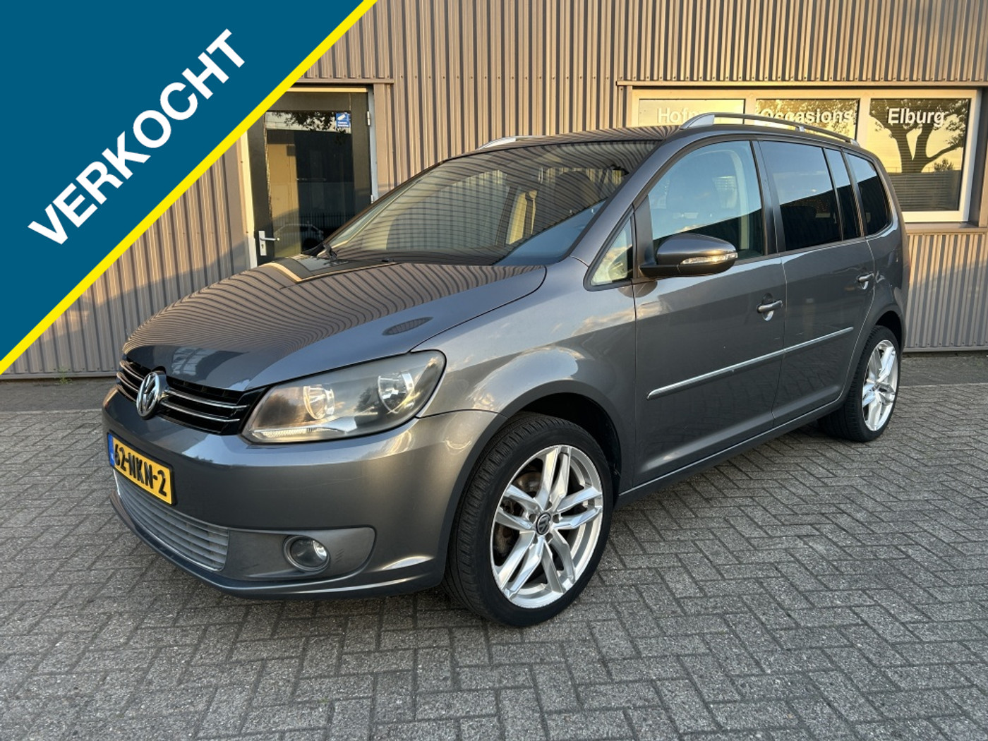 Volkswagen Touran 1.2 TSI Highline 7PERS Airco PDC Cruise LMV 18" APK! 2010 - voorkant