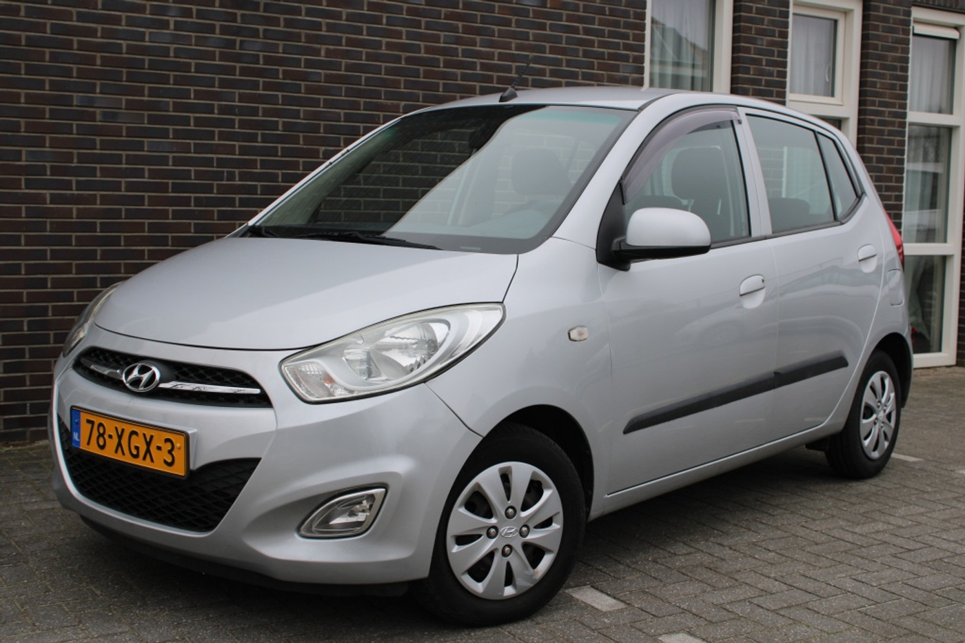 Hyundai I 10 1.2 Plus-airco-cruise-hoogzit-lage km stand 2012 - voorkant