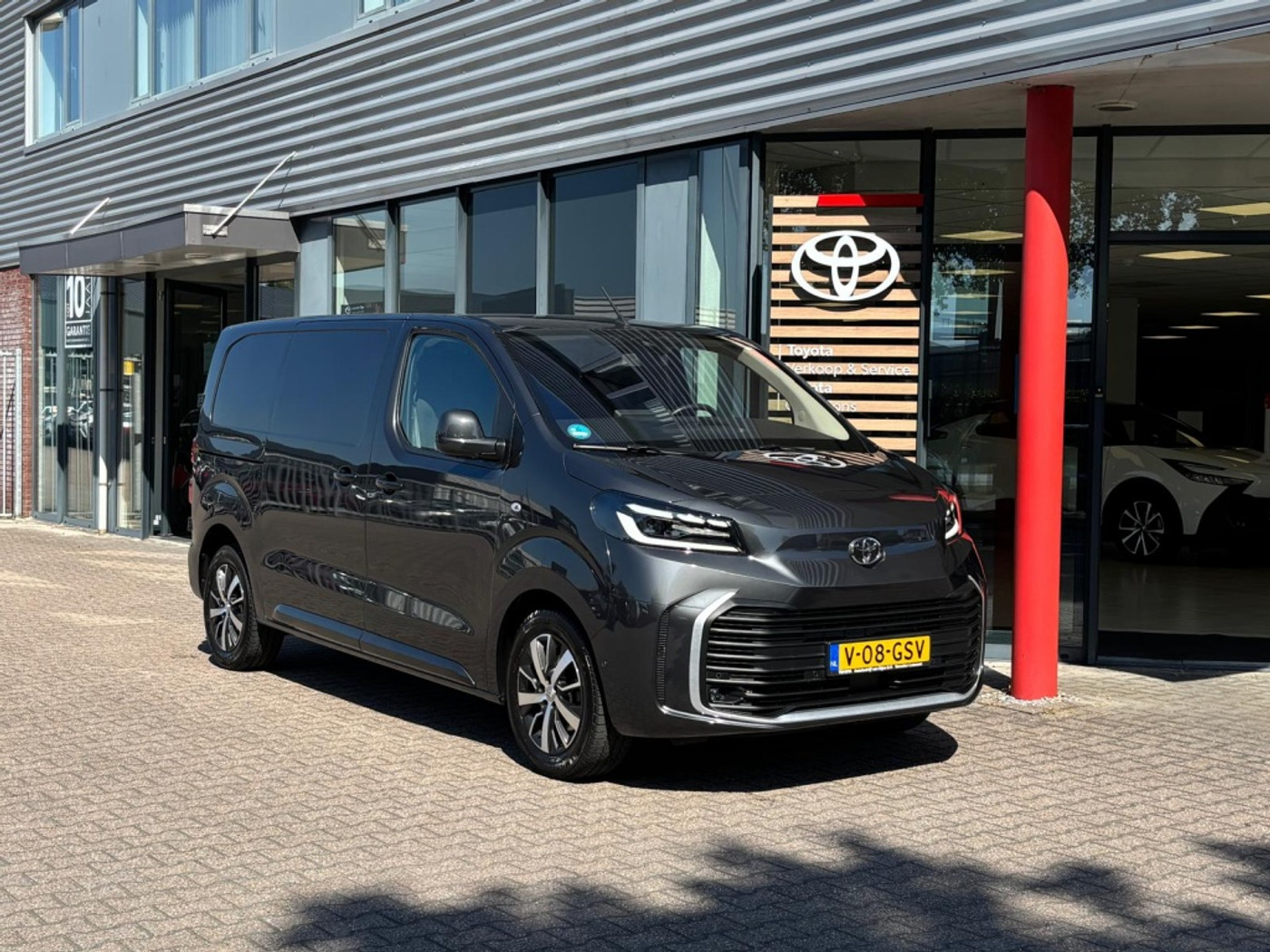 Toyota Proace 2.0 D-4D Profession. | Autom | Keyless | 2XZij- deur | Trekhaak | Nav | Stoel & Stuurwiel VW | Vol- opties! 2024 - voorkant