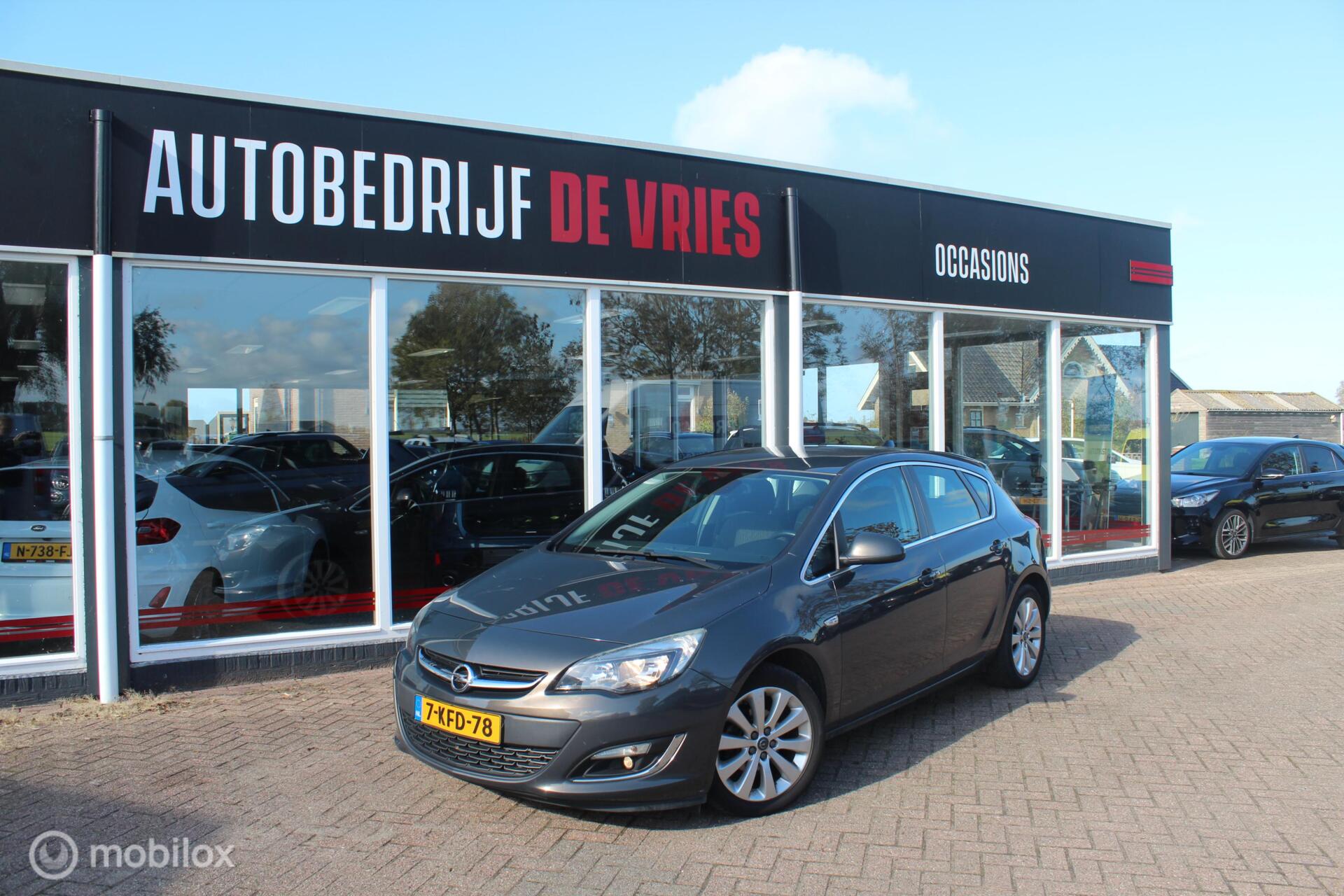 Opel Astra 1.4 Turbo 120PK Edition Airco/Cruise/17Inch/NAP 2013 - voorkant