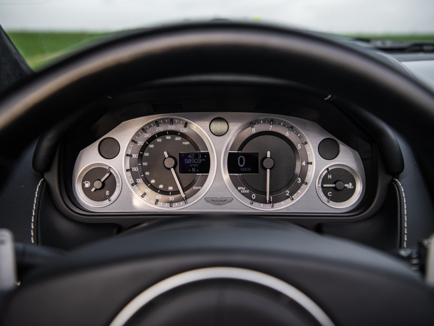 Foto van Aston Martin V8 Vantage Roadster