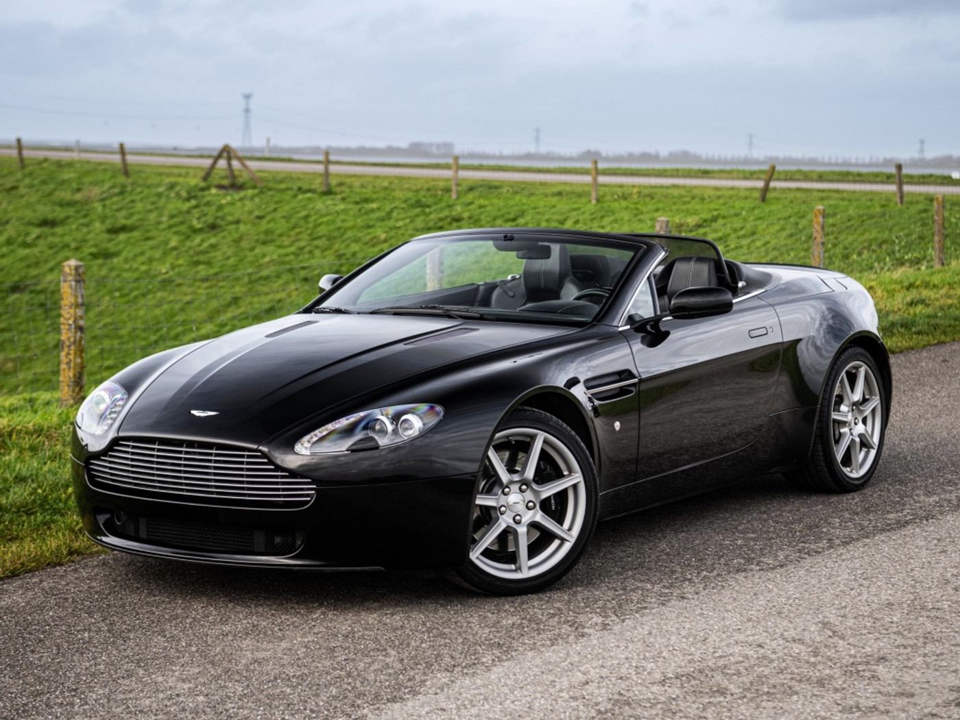 Aston Martin V8 Vantage Roadster 4.3 V8 Sport-seats Full History 2007 - voorkant