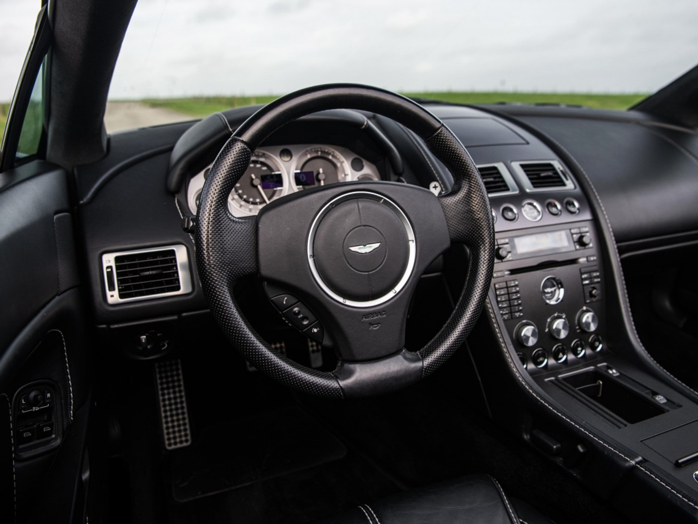 Foto van Aston Martin V8 Vantage Roadster