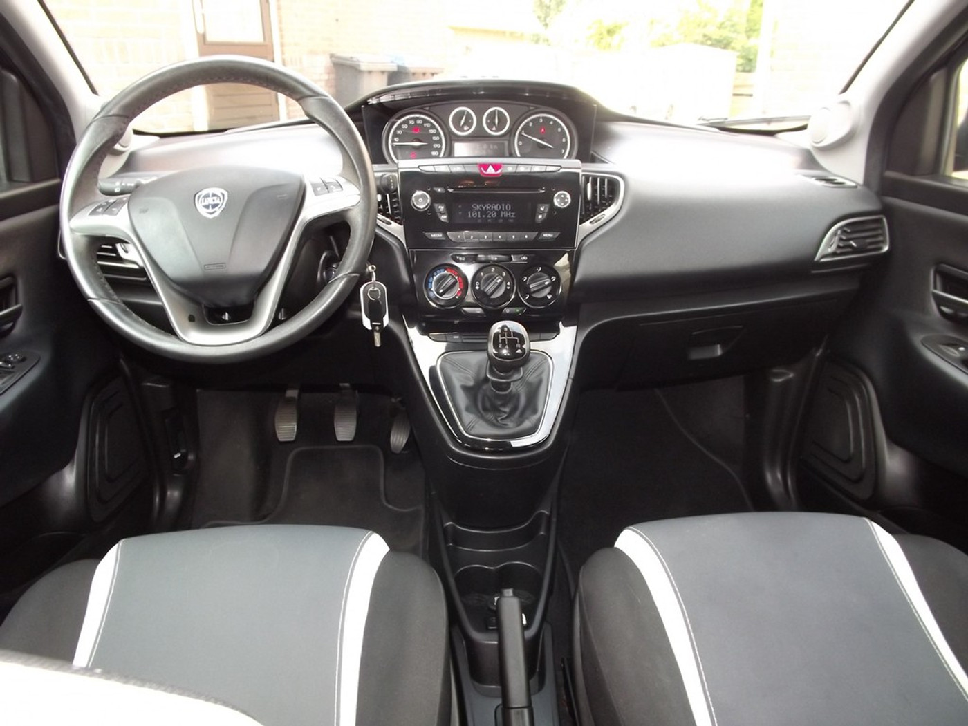 Foto van Lancia Ypsilon