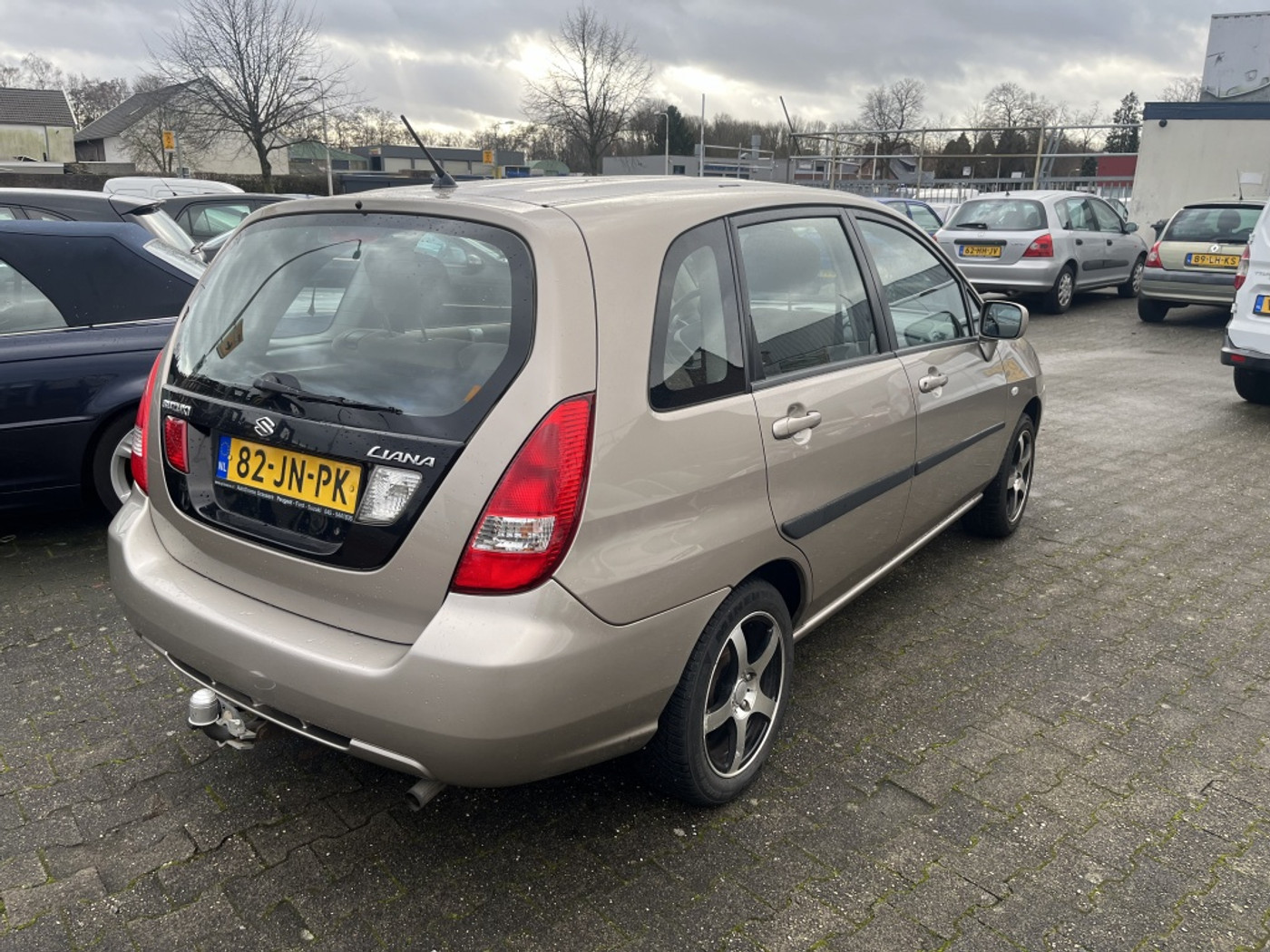 Foto van Suzuki Liana