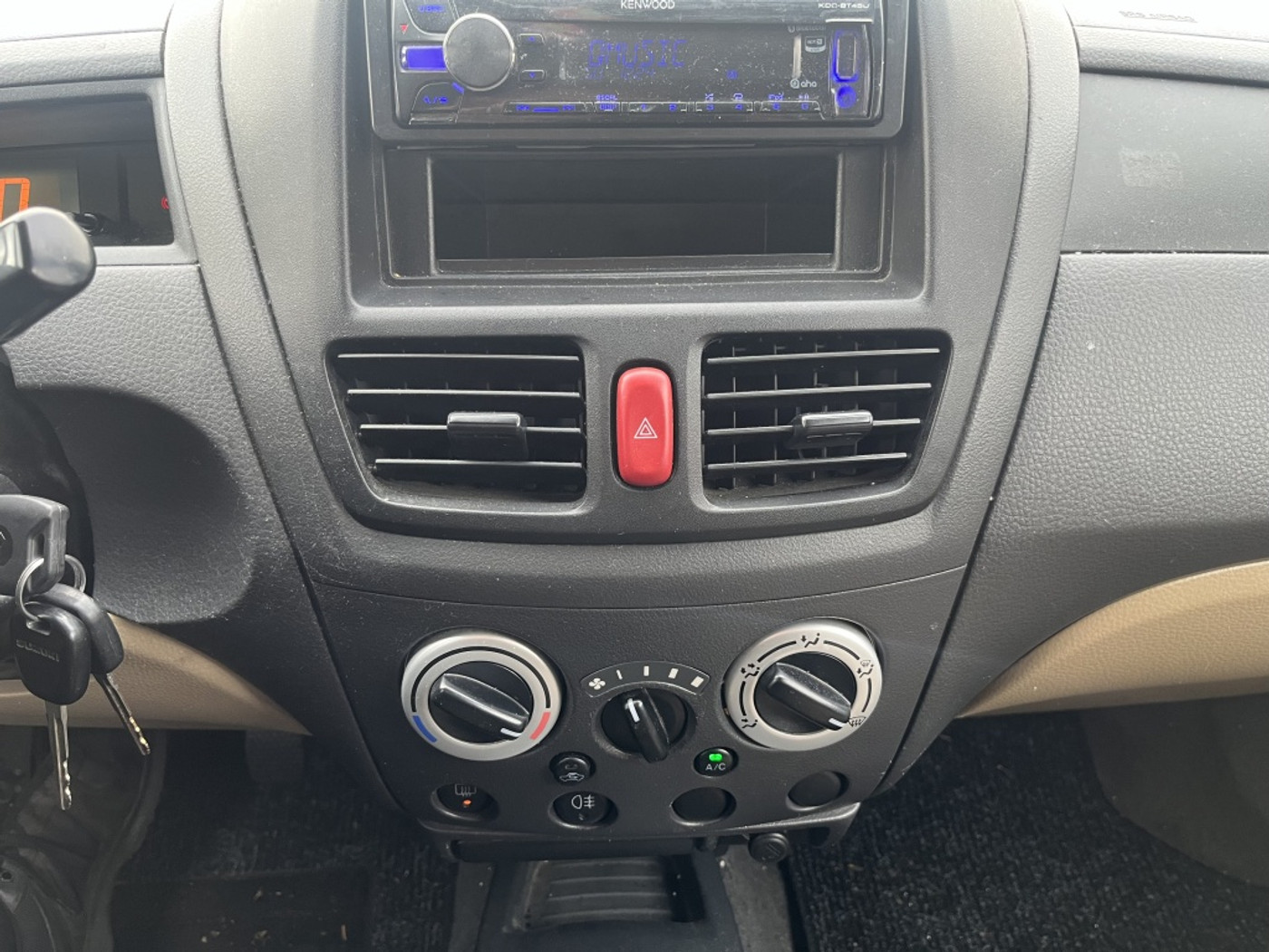 Foto van Suzuki Liana