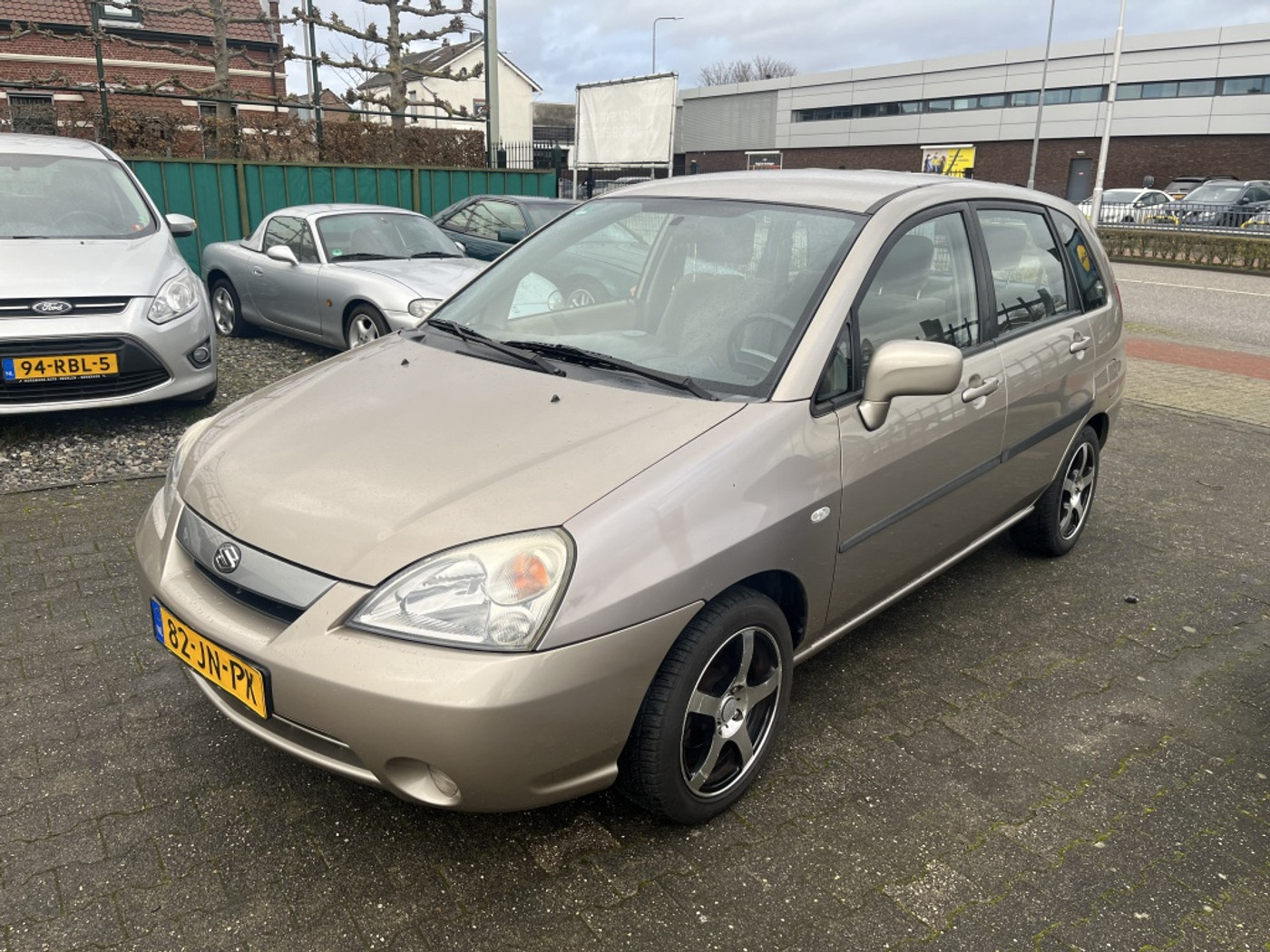 Foto van Suzuki Liana