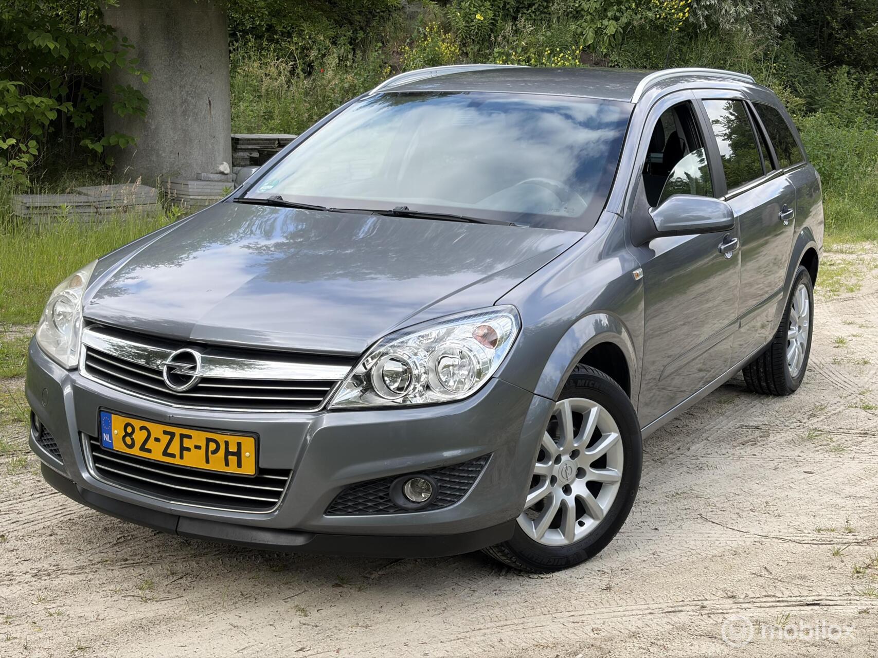 Opel Astra Station Wagon 1.8 Executive 2008 - voorkant