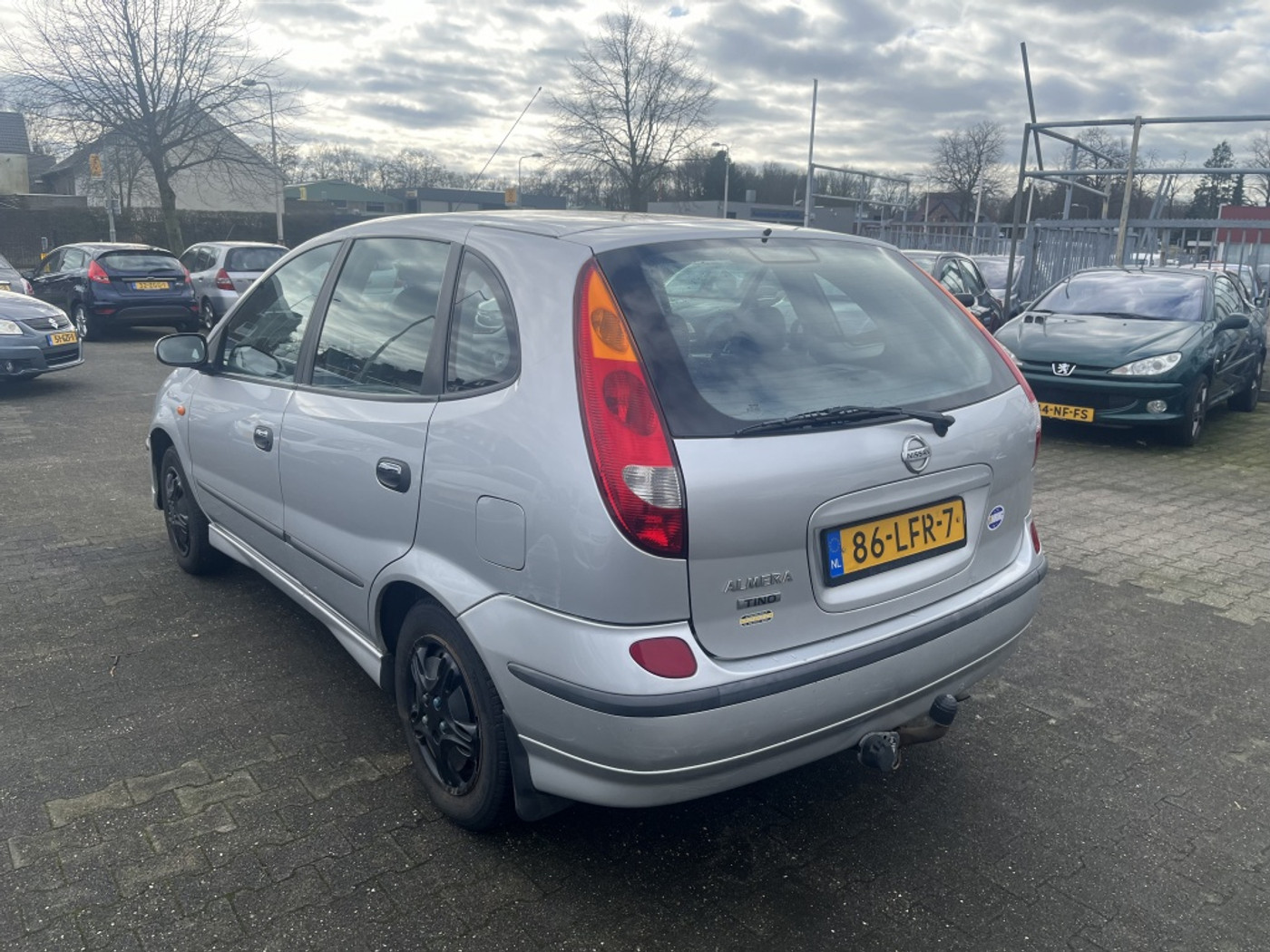 Foto van Nissan Nissan Almera Tino