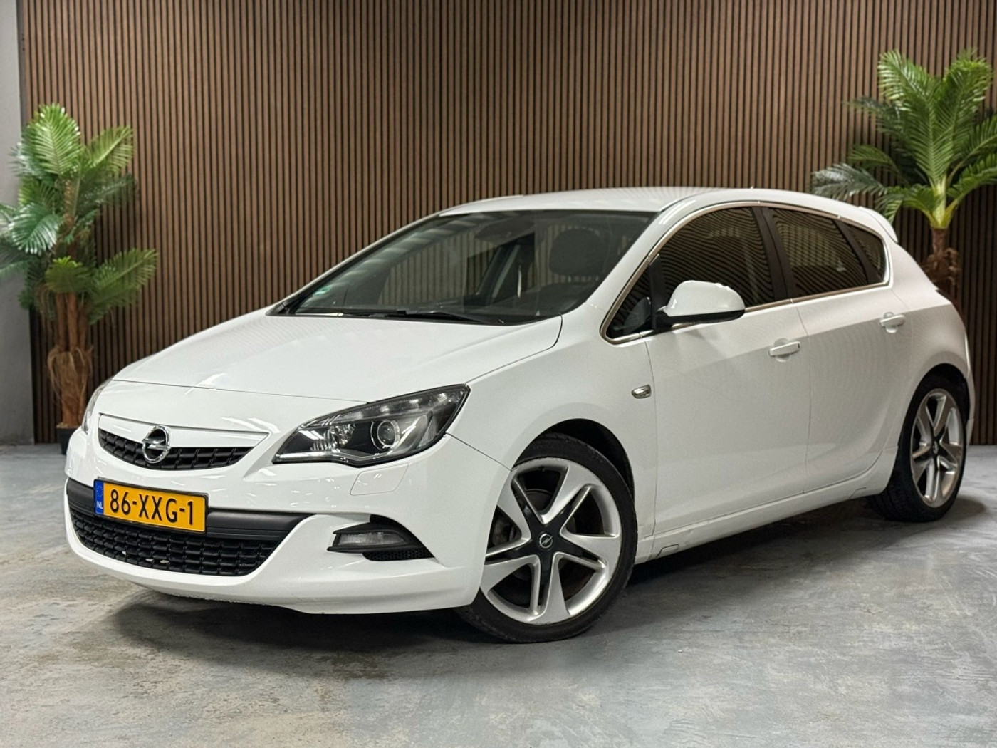 Opel Astra 1.4 Turbo GT 2012 - voorkant