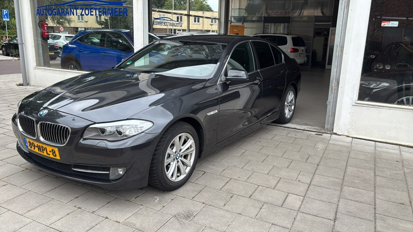 BMW 523i 523i High Executive 2010 - voorkant