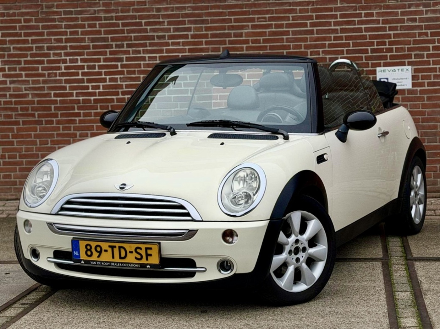 Mini Mini Cooper 1.6 Cooper Chili |Airco |Nieuwe APK |Cabrio | 2006 - voorkant