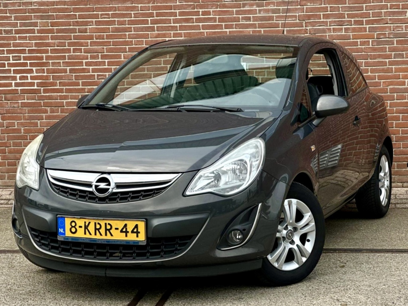 Opel Corsa 1.2-16V Berlin 2013 - voorkant