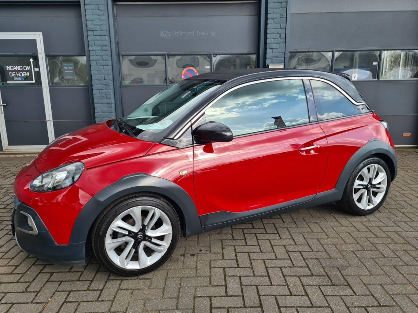 Opel Adam 1.0 Turbo Rocks 2016 - voorkant