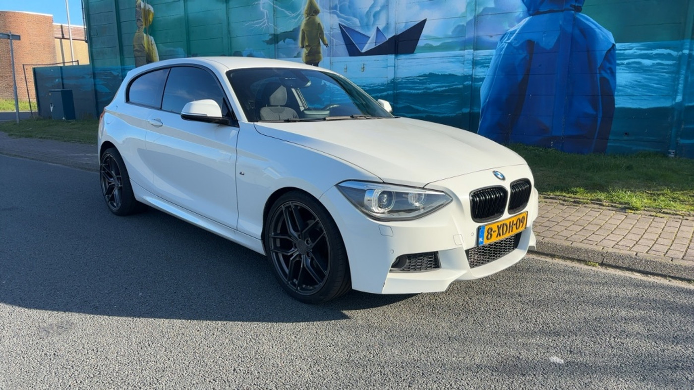 BMW 116i 116i Executive  met nieuwe motor 2014 - voorkant