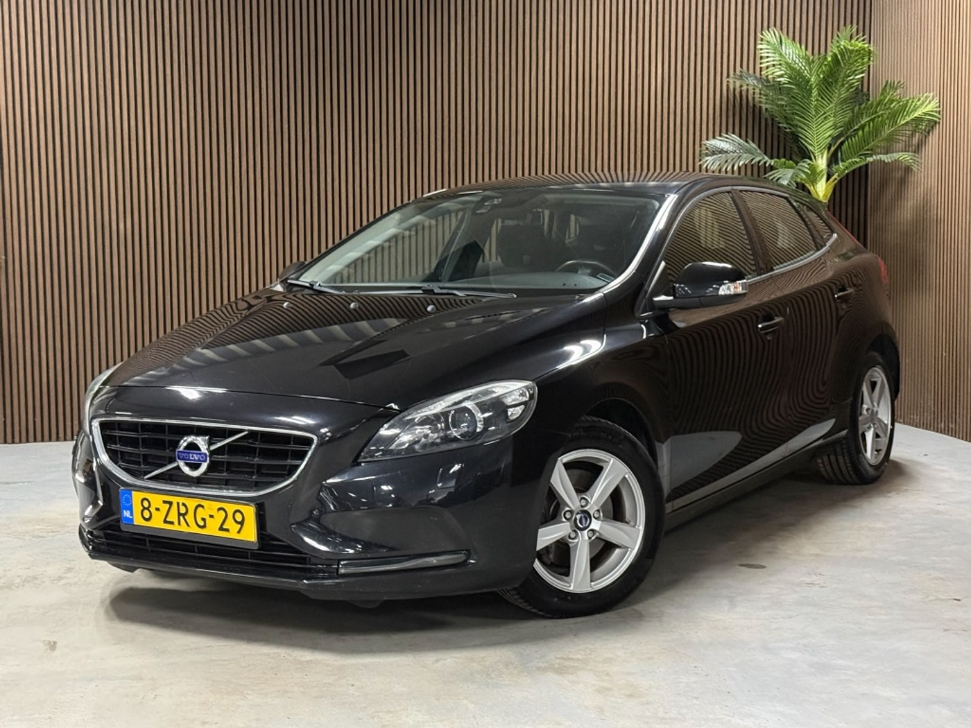 Volvo V40 1.6 T2 Summum 2013 - voorkant