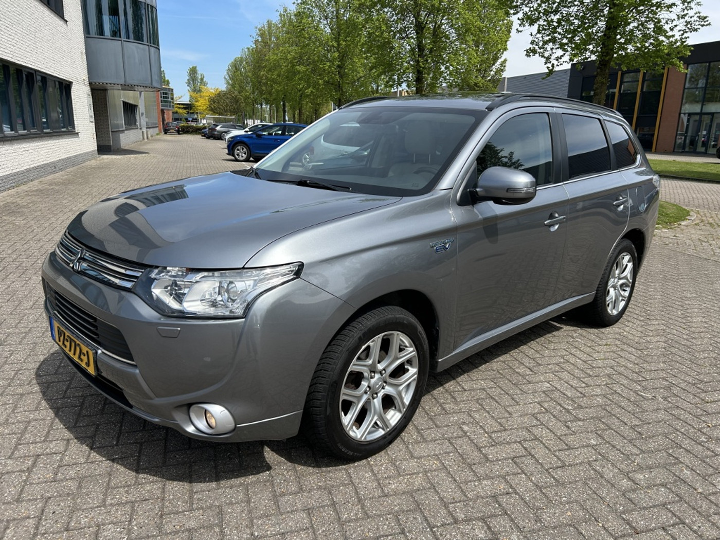 Mitsubishi Mitsubishi Outlander 2.0 PHEV Instyle+ SCHUIFDAK CAMERA STOELVW. 2015 - voorkant