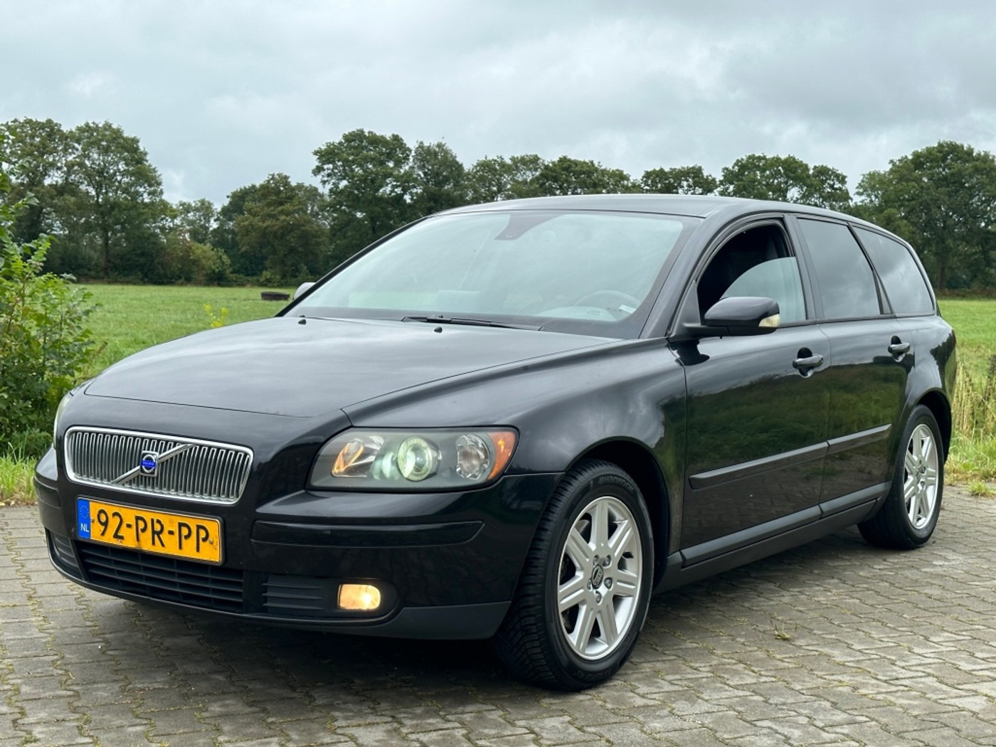 Volvo V50 2.4 5 CIL LPG-G3 RIJDT PERFECT LEDER VERKOCHT 2004 - voorkant
