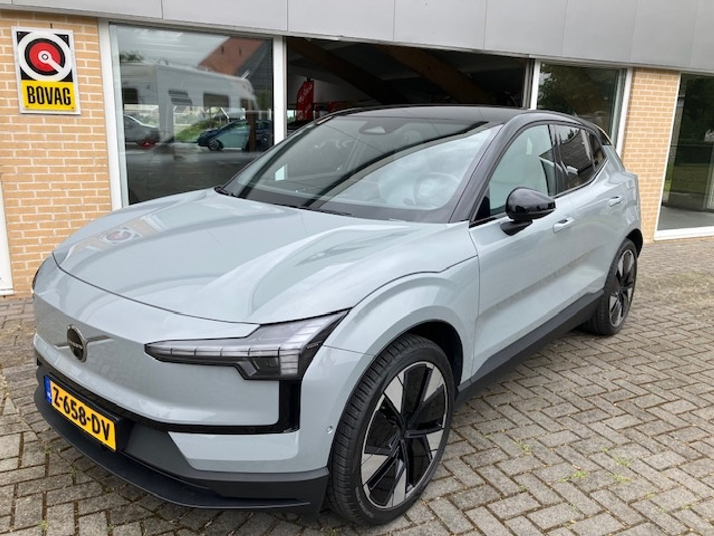 Volvo Ex30 Extend. Ultra 69 kWh Pano / Trekhaak 2024 - voorkant