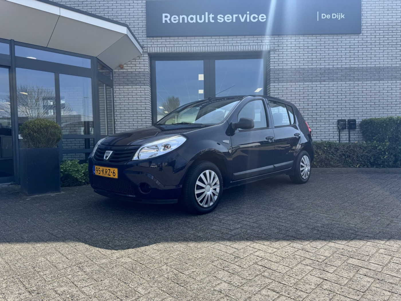 Dacia Sandero 1.2 Ambiance | Trekhaak | 2010 - voorkant