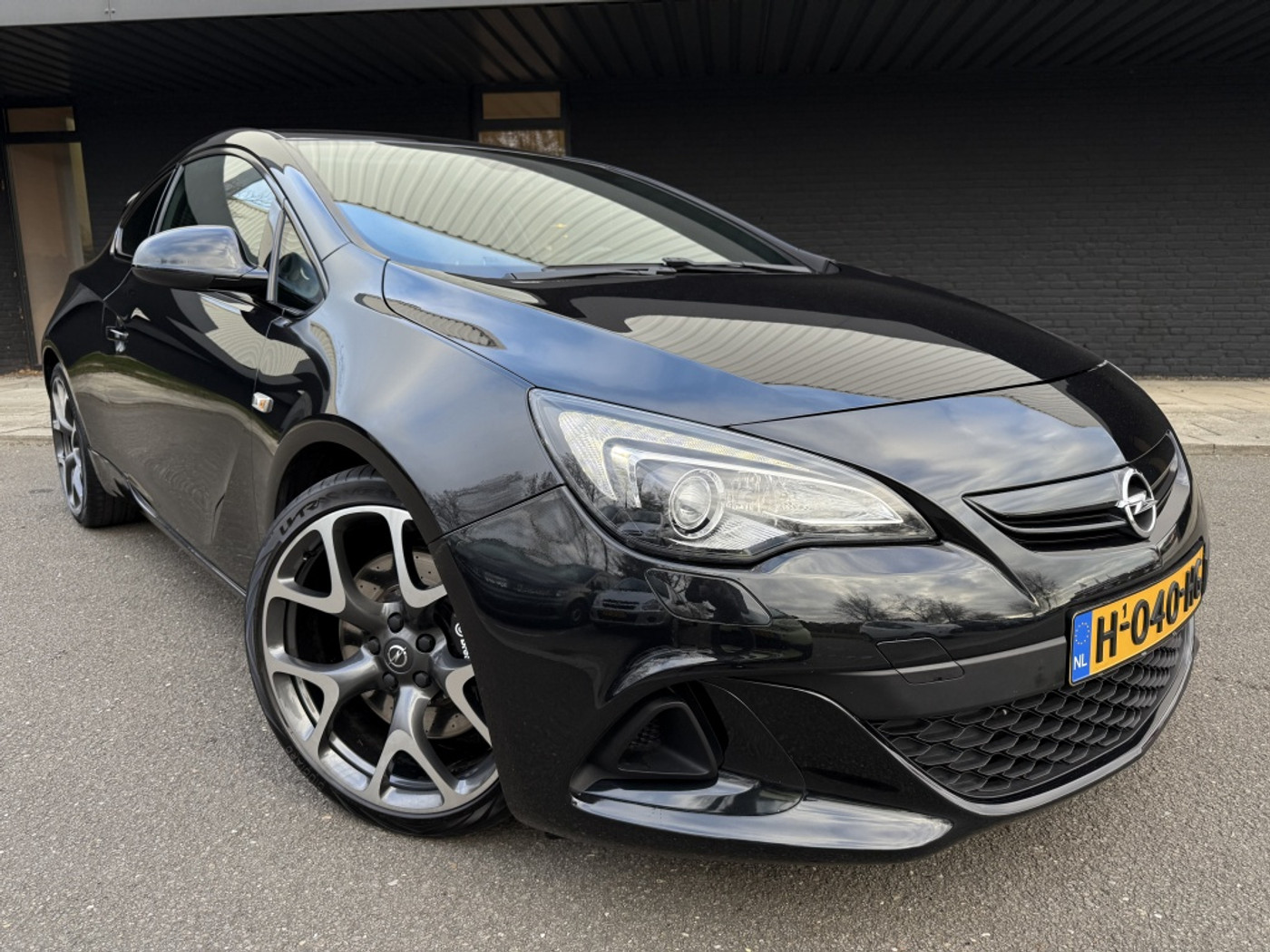 Opel Astra GTC 2.0 Turbo OPC 2012 - voorkant