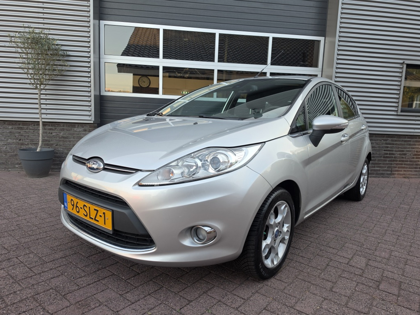 Ford Fiesta 1.4 Titanium 2011 - voorkant