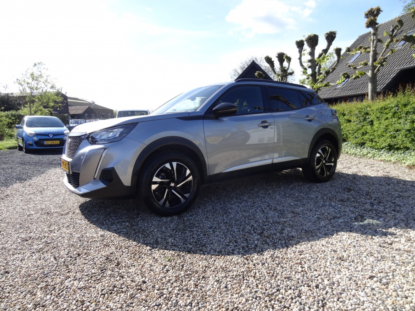 Peugeot 2008 130PK Aut. Allure Navigatie/Camera 2023 - voorkant