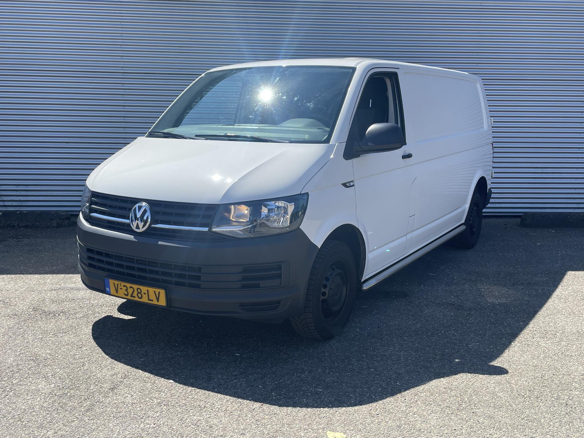 Volkswagen Transporter 2.0 TDI L2H1 DSG  airco cruise 1 eigenaar. 2018 - voorkant