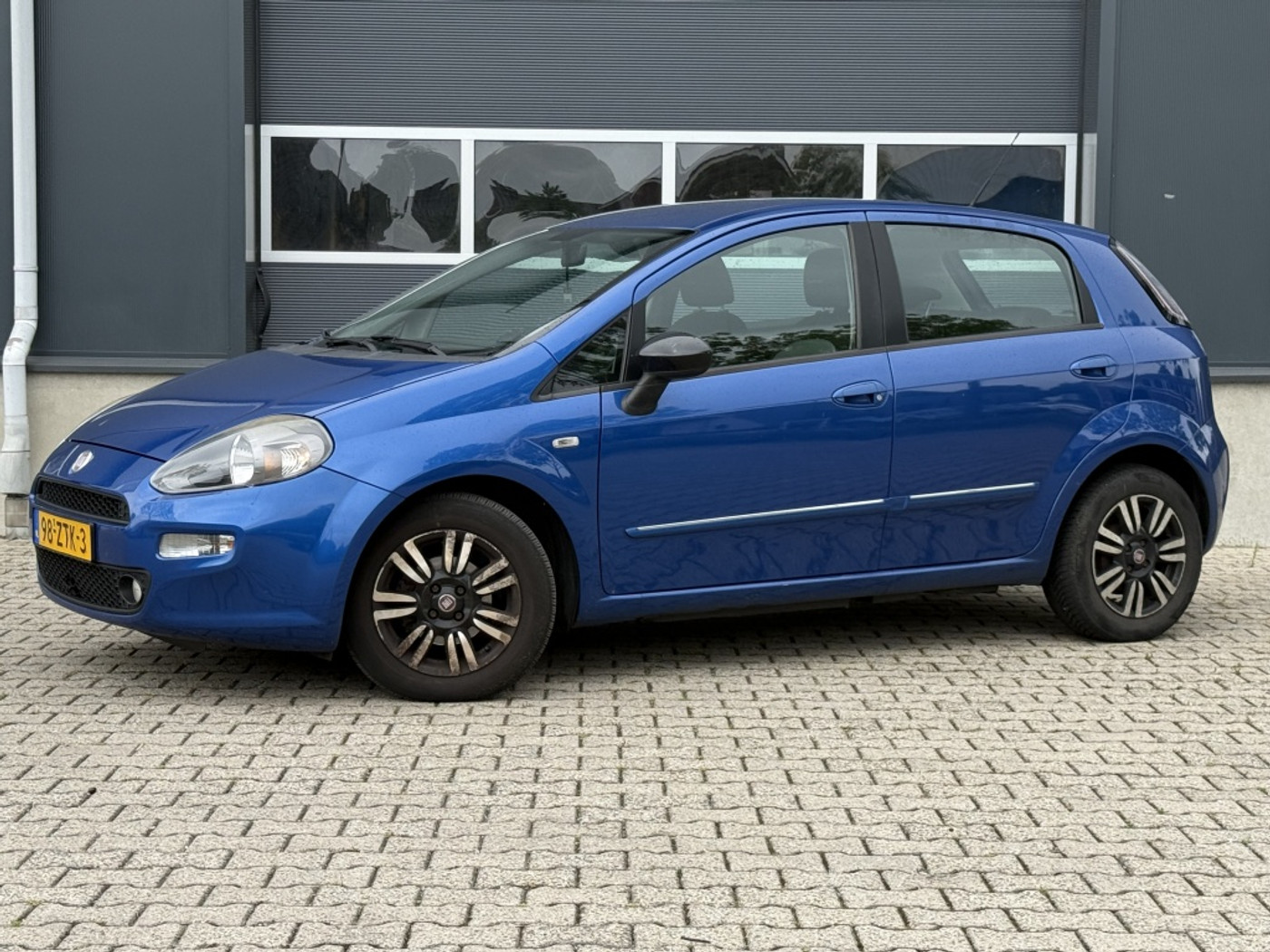 Fiat Fiat Punto 0.9 TwinAir Easy rijdt schakelt 100% 2013 - voorkant