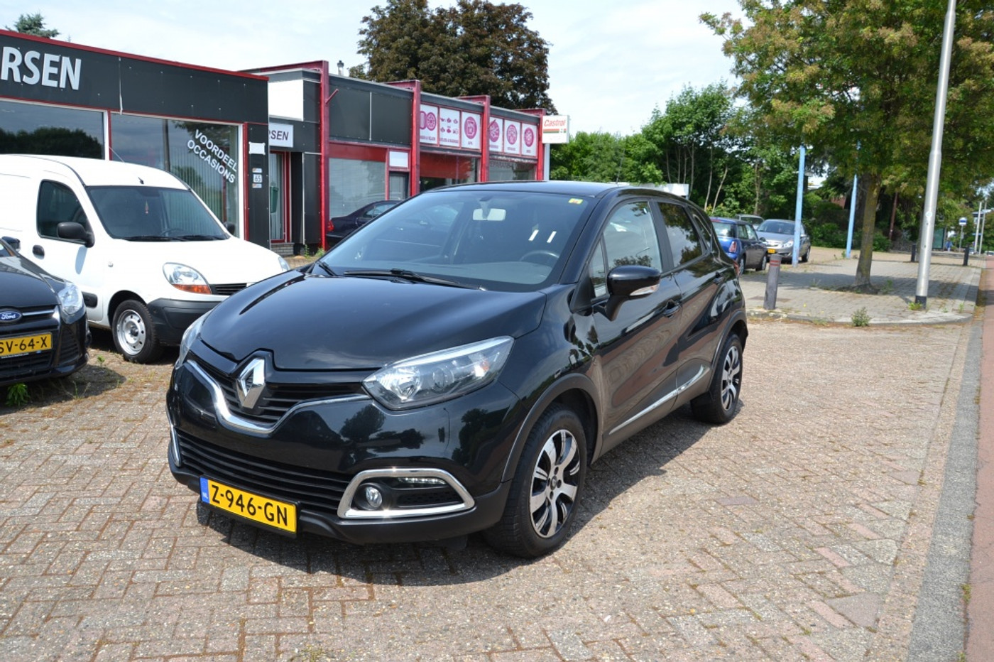 Renault Captur 0.9 TCe Dynamique Met Nieuwe APK 2015 - voorkant