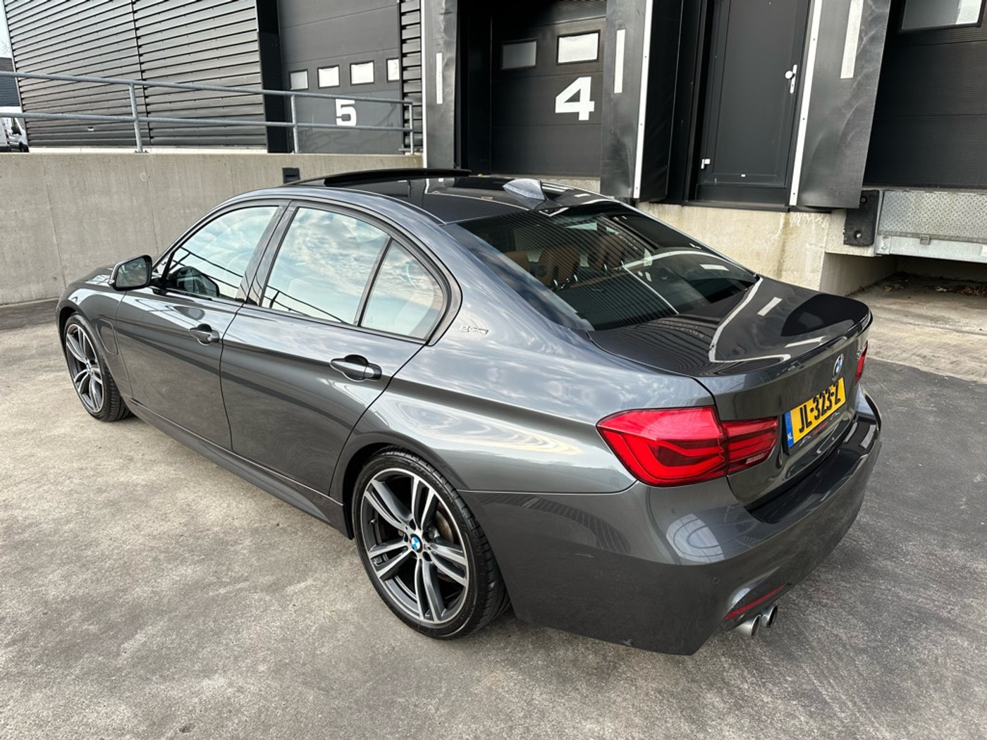 Foto van BMW 330e