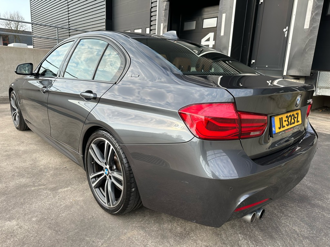 Foto van BMW 330e