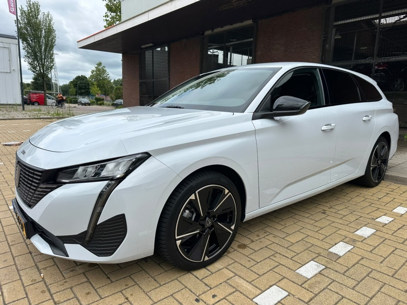 Peugeot 308 Allure EV 54 kWh SOH 95,1%*RIJKLAARPRIJS* 2024 - voorkant