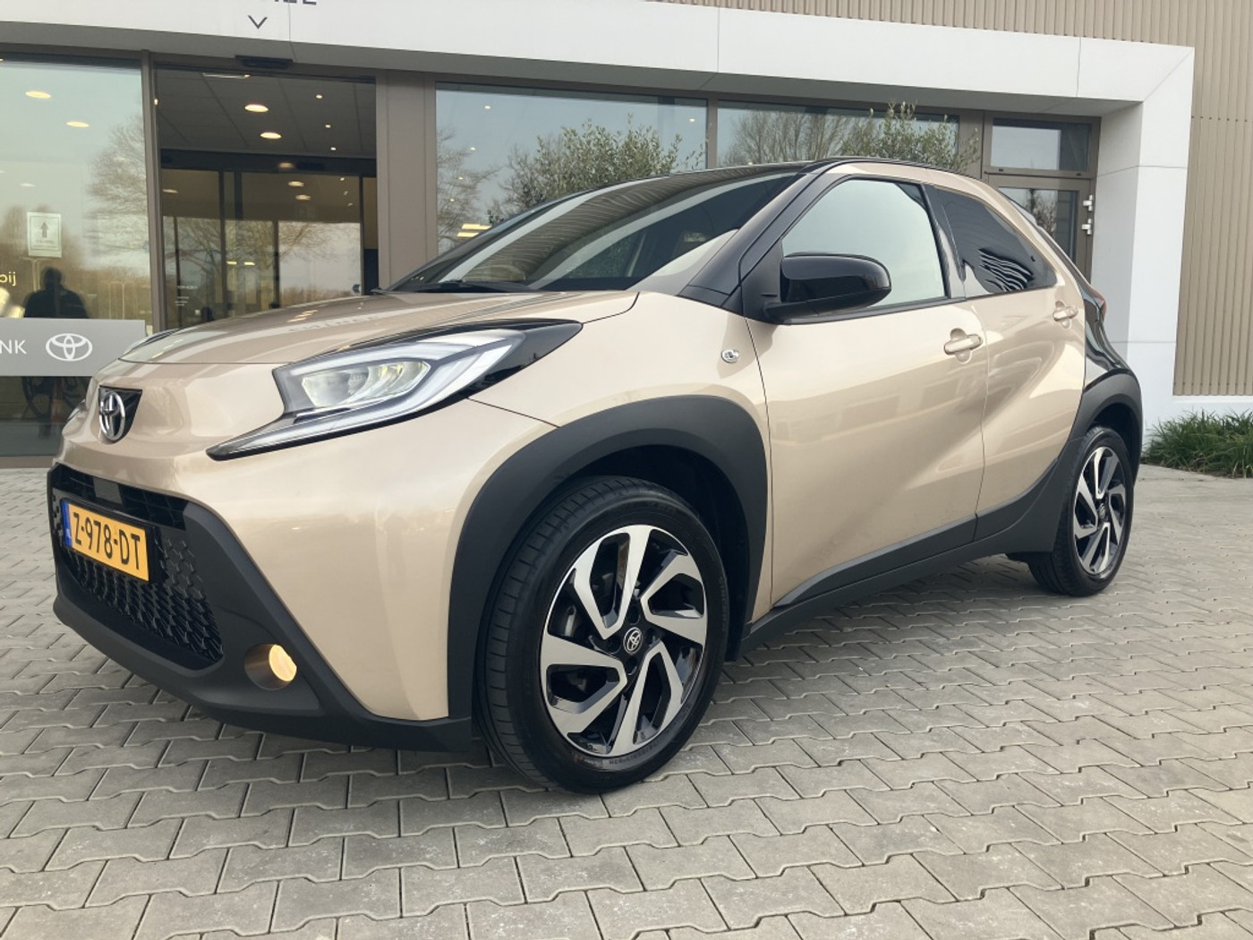 Toyota Toyota Aygo X 1.0 VVT-i AUTOMAAT Puls | Apple Car-Play | Camera 2024 - voorkant