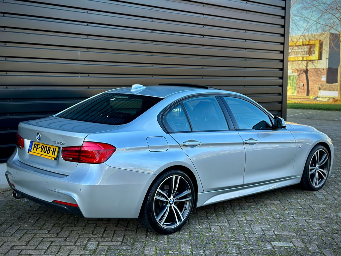Foto van BMW 330i