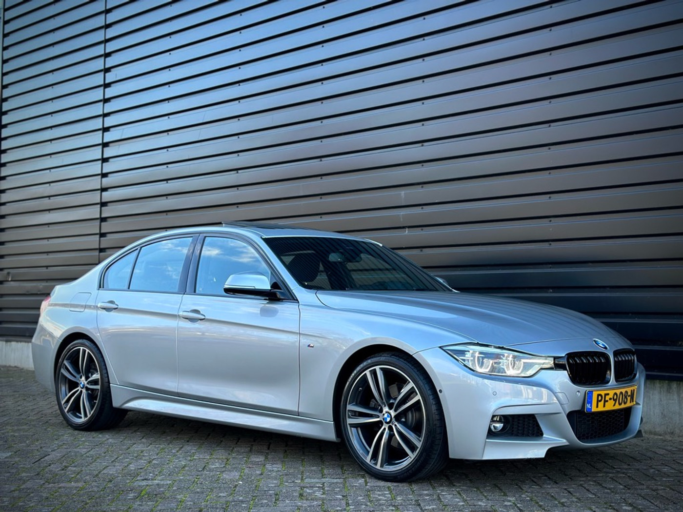 Foto van BMW 330i