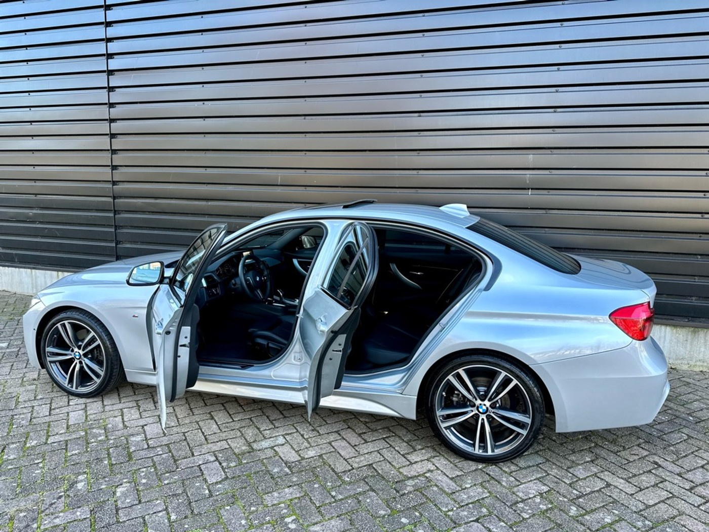 Foto van BMW 330i