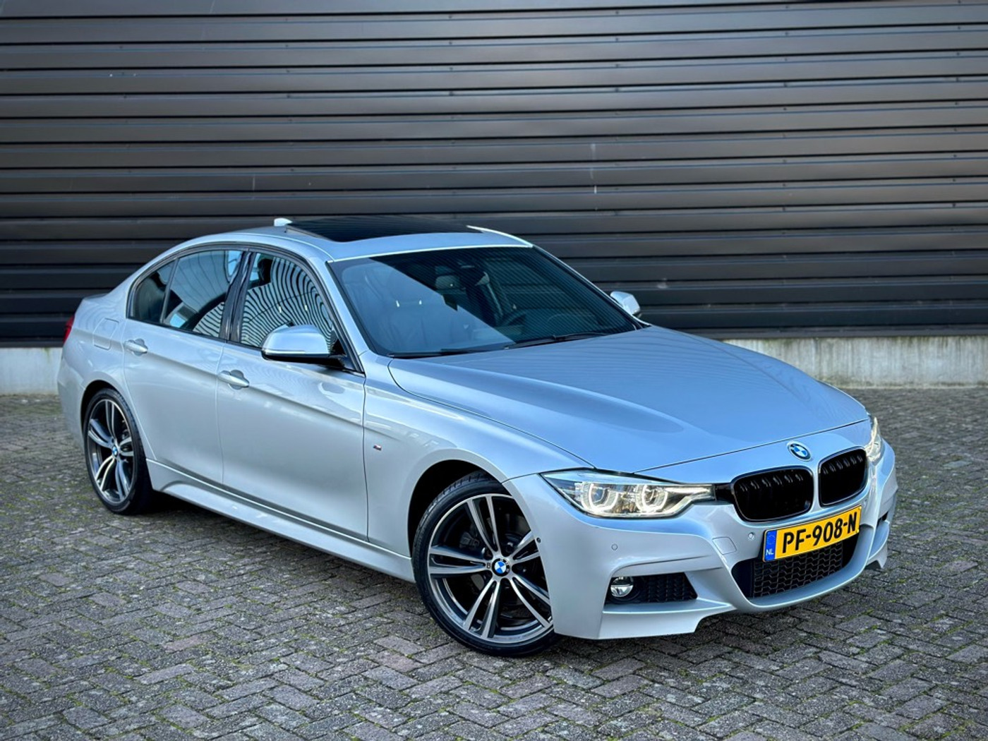 Foto van BMW 330i
