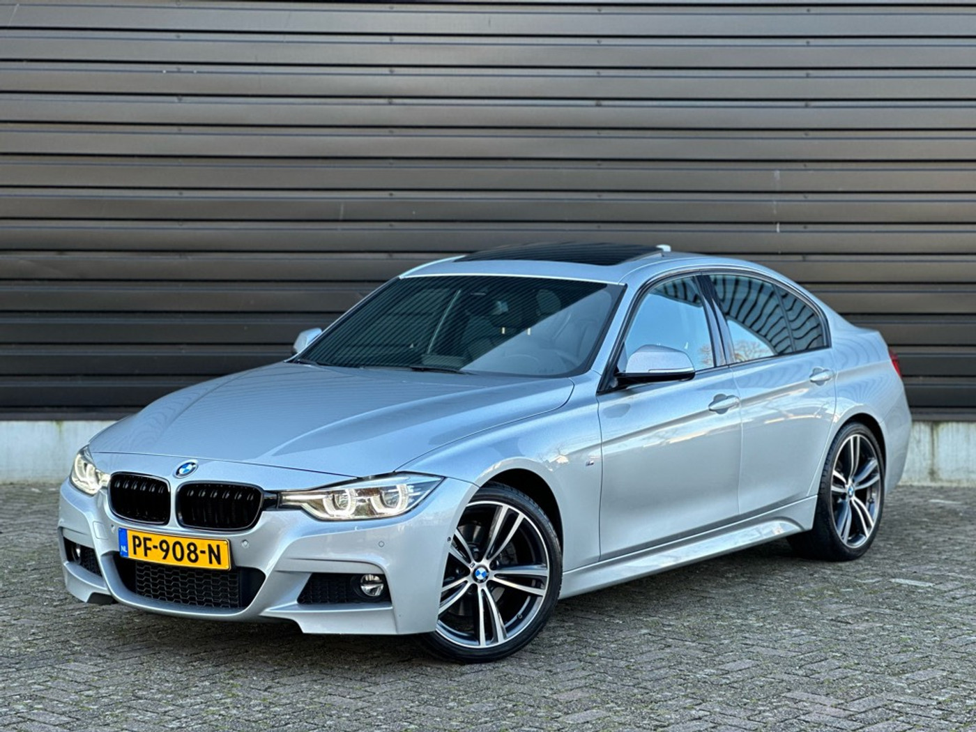 Foto van BMW 330i