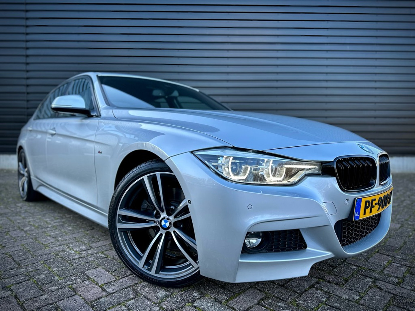 Foto van BMW 330i