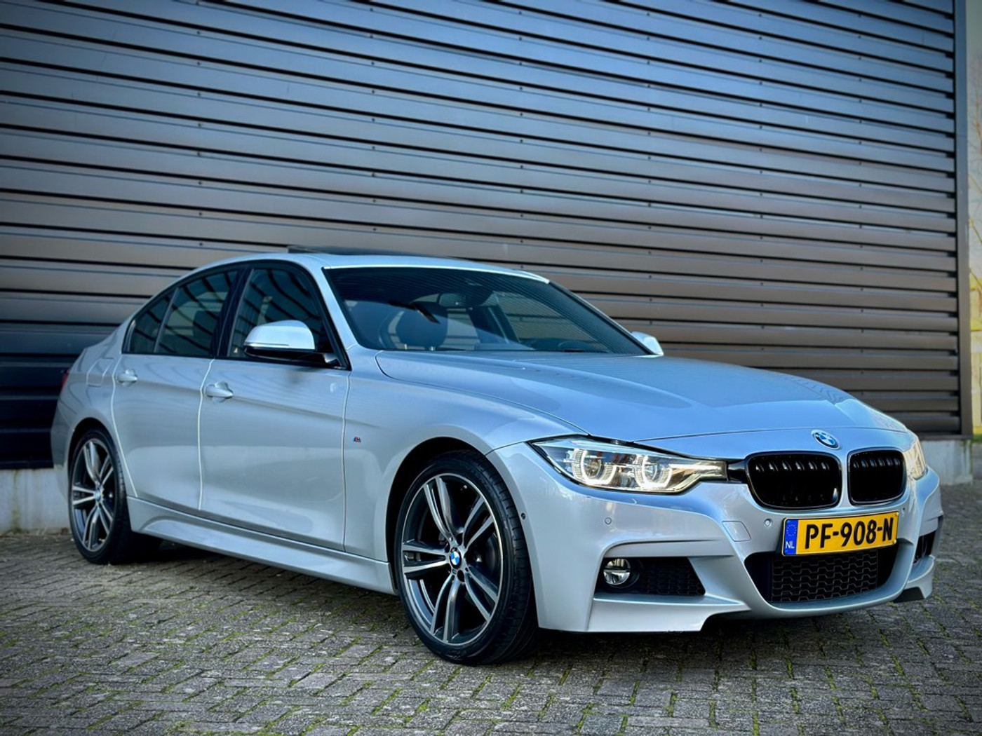 Foto van BMW 330i