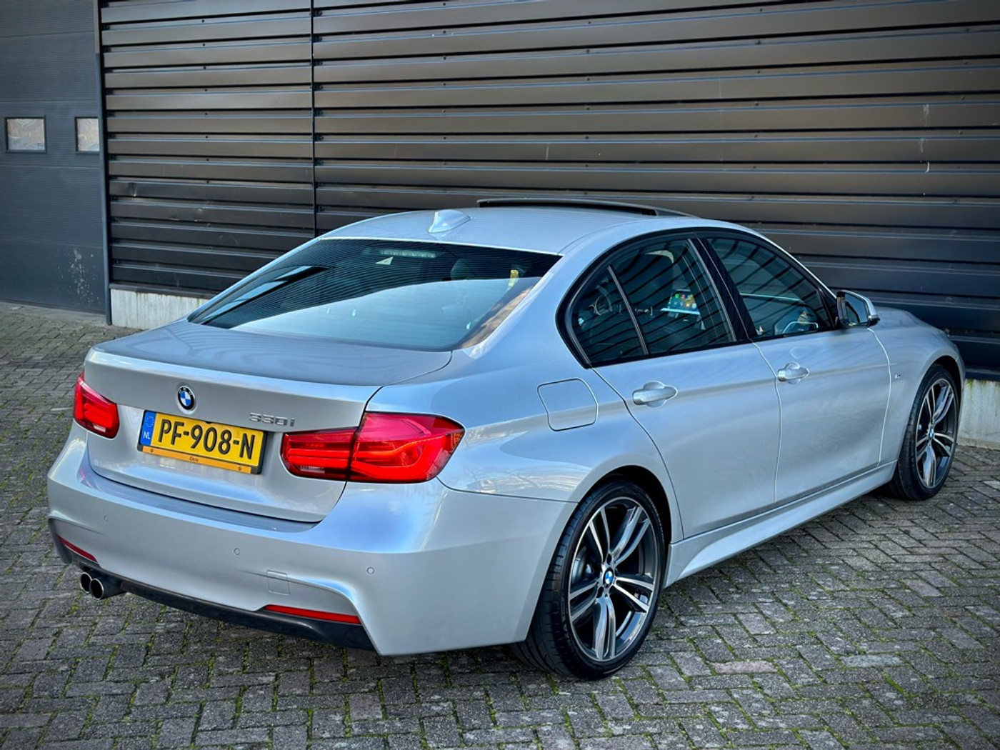 Foto van BMW 330i