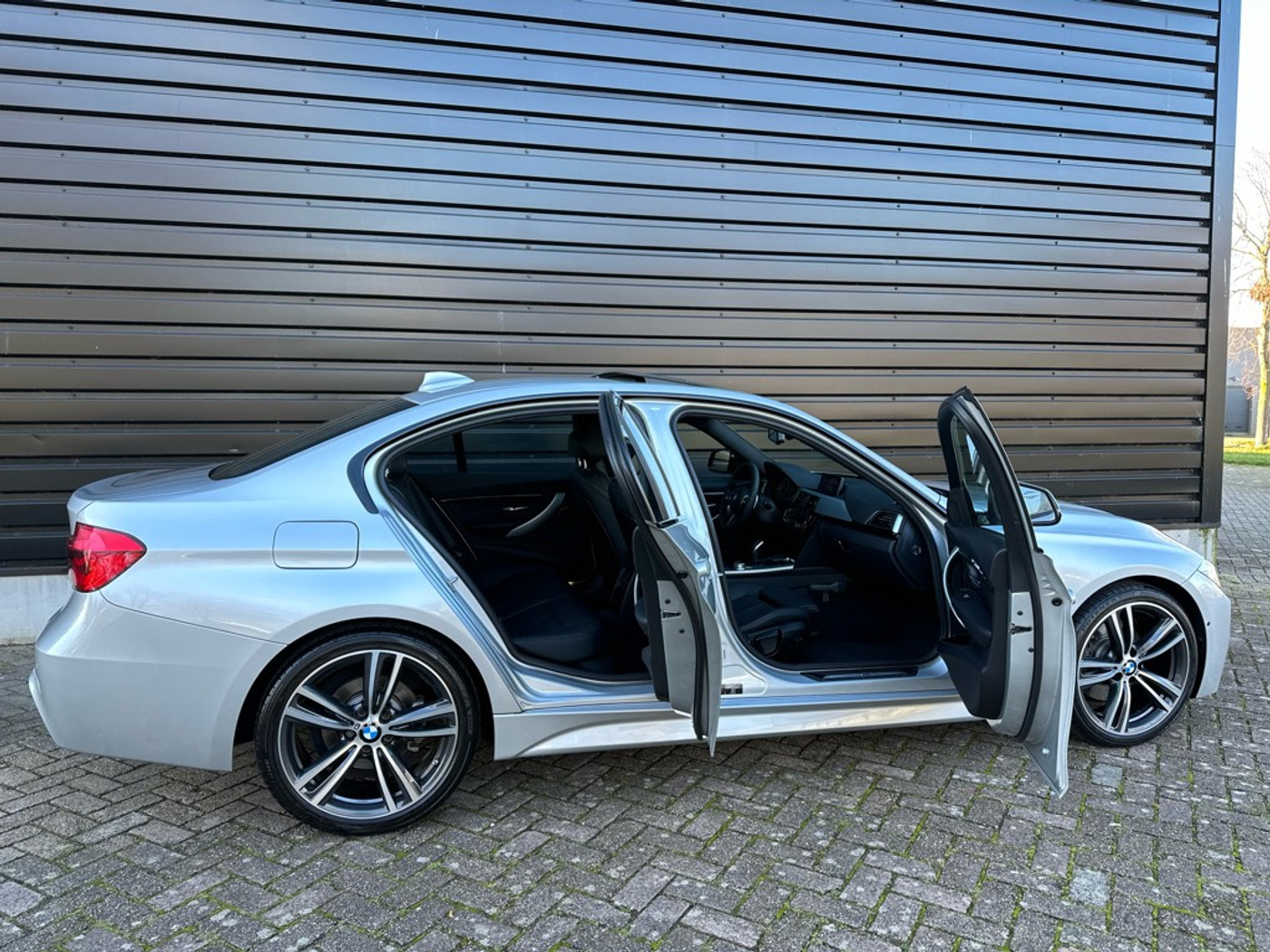 Foto van BMW 330i